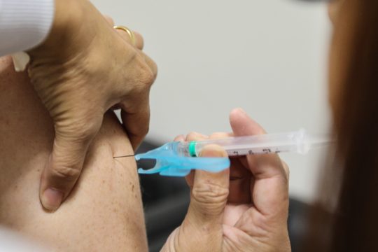 Saúde reforça importância da vacina com circulação de doenças respiratórias